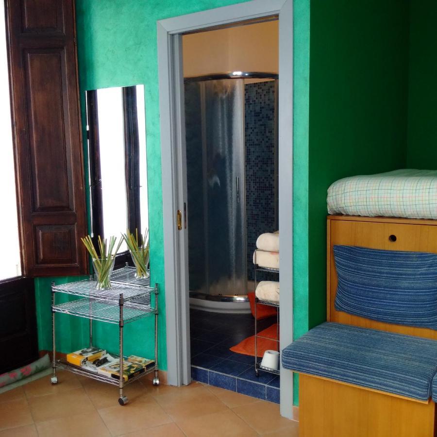 B&B L'Angolo Sulla Piazza Mirabella Imbaccari Bagian luar foto