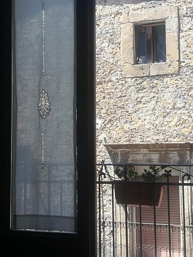 B&B L'Angolo Sulla Piazza Mirabella Imbaccari Bagian luar foto