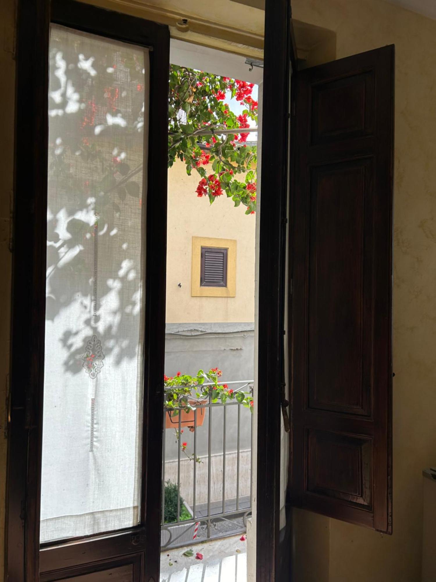 B&B L'Angolo Sulla Piazza Mirabella Imbaccari Bagian luar foto